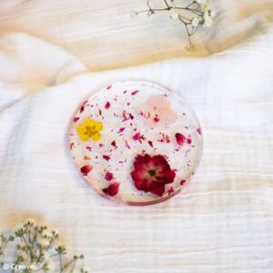 Tuto : Comment faire un dessous de verre en résine et fleurs séchées ?