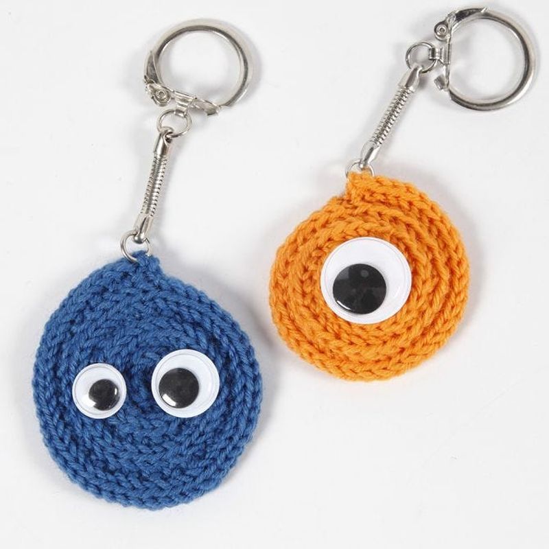DIY : Fabriquer des porte clés rigolos en tricotin - Idées