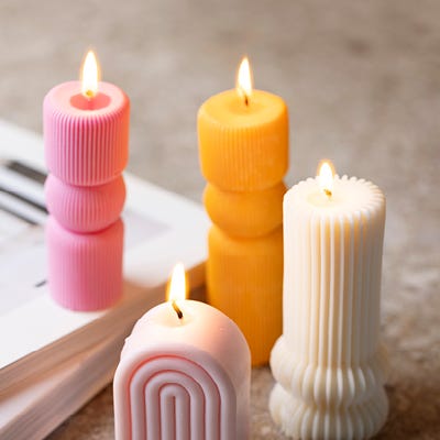 Photo collage - Bougies moulées dans des moules en silicone