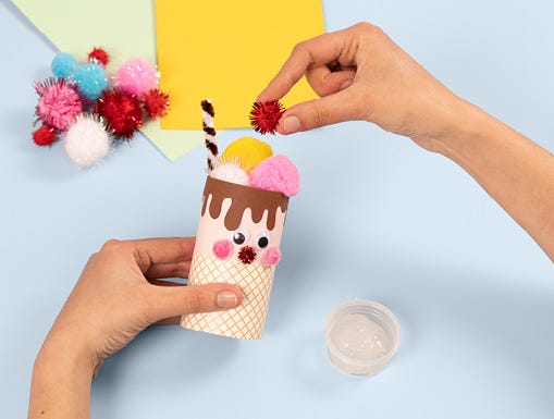 Cornet de glace fabriqué à partir de papier toilette vide