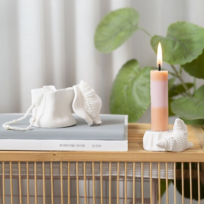 Bougeoir et pot avec coquillages