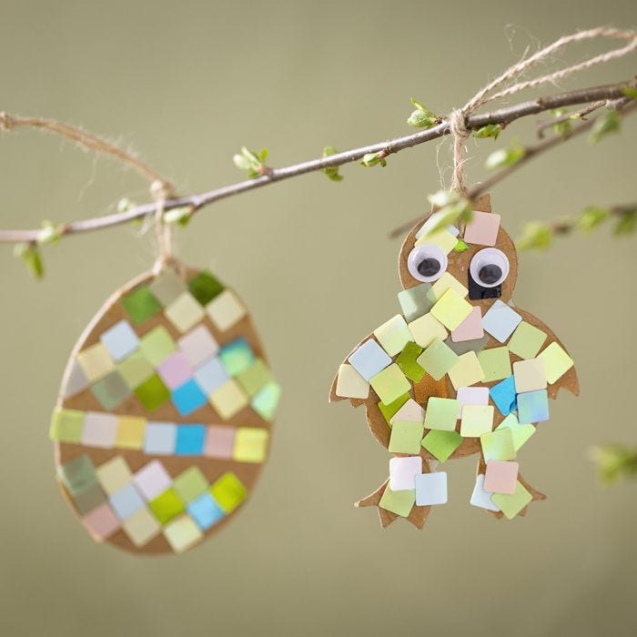 Poussin de Pâques et œuf de Pâques en mosaïque