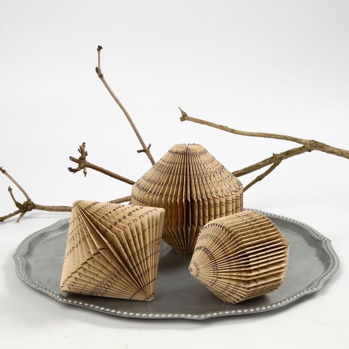 Pliage de livre – Décorations 3D faites avec tout un bloc de papier