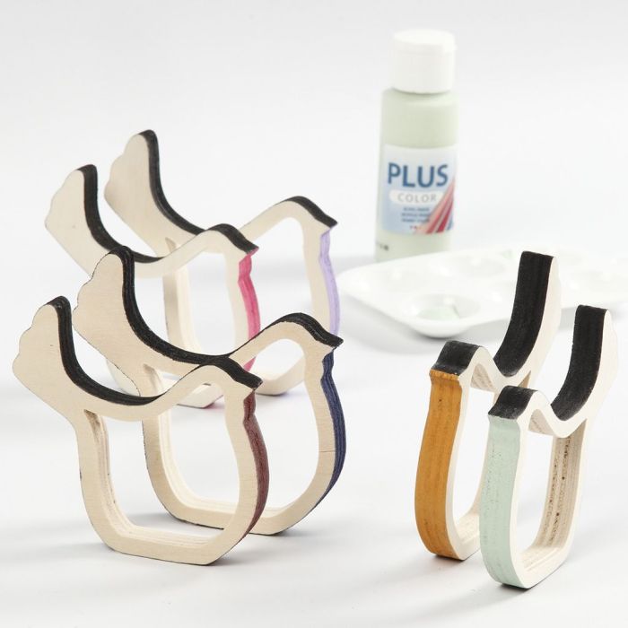 Des oiseaux en bois peints