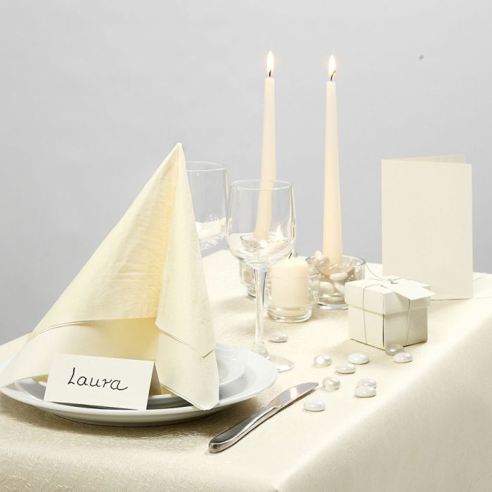 Inspiration pour fêtes avec décoration de table blanche