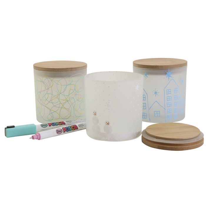 des pots de rangement décoratifs avec de beaux dessins