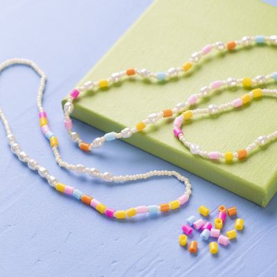 Bijoux perlés colorés pour enfants