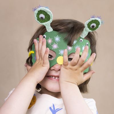 Masques de monstre et figurines de monstre