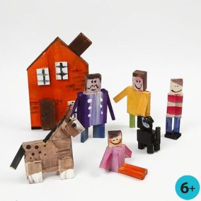 Des animaux et des personnages fabriqu&eacute;s &agrave; partir de bandes de bois