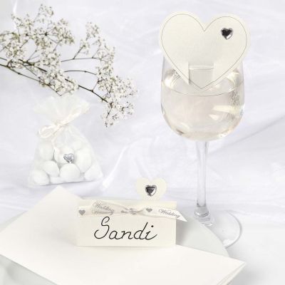 Des décorations de mariage romantiques blanches