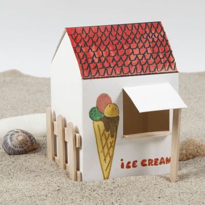 Un stand de glaces auto-assemblé et décoré