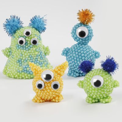 Aliens en Pearl Clay avec des yeux mobiles et des pompons