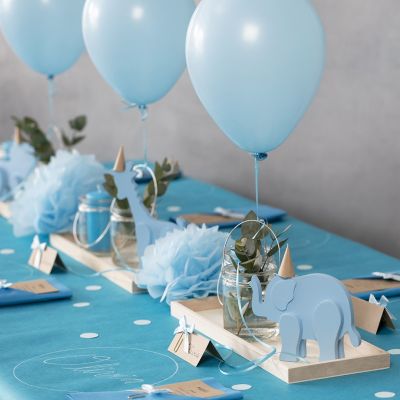 Décorations pour un baptême avec des animaux en bois