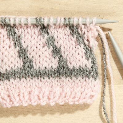 Comment réaliser un tricot Fair Isle à deux couleurs