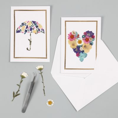 Cartes de vœux avec motifs de fleurs séchées et encadrement en Deco Foil