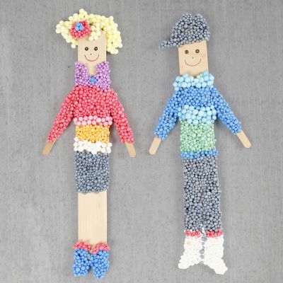 Figurines réalisées à partir de bâtonnets de glace et de pâte Foam Clay avec un aimant