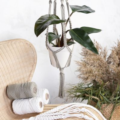 Un porte-plante en macramé