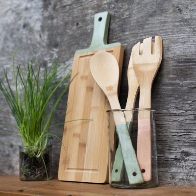 Ustensiles de cuisine en bambou peints avec la peinture de loisirs Plus Color.