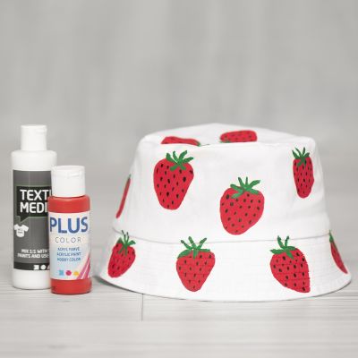 Un bob décoré avec des fraises peintes