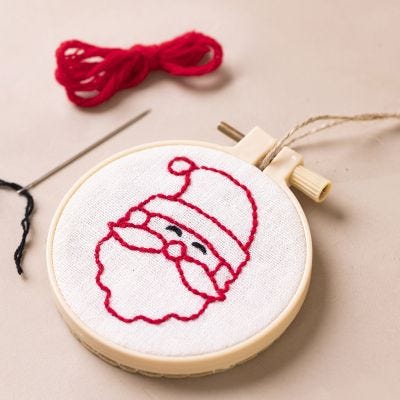 Cadre de broderie décoré d'Père Noël brodé