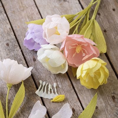 Une tulipe en papier crépon