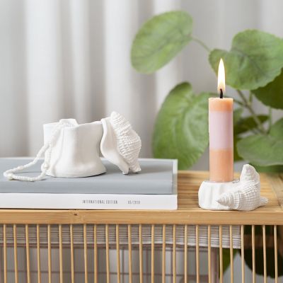 Bougeoir et pot avec coquillages