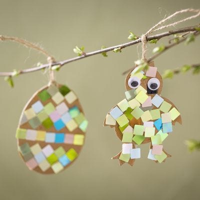 Poussin de Pâques et œuf de Pâques en mosaïque