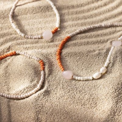 Collier et bracelet avec quartz rose et perles d’eau douce