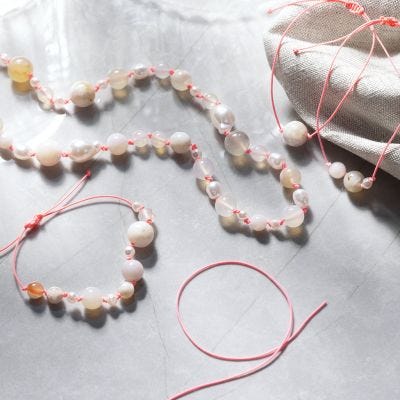 Bracelet et collier avec des perles d'agate