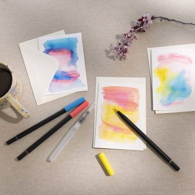 Cartes cartonnées décorées de feutres aquarelle 