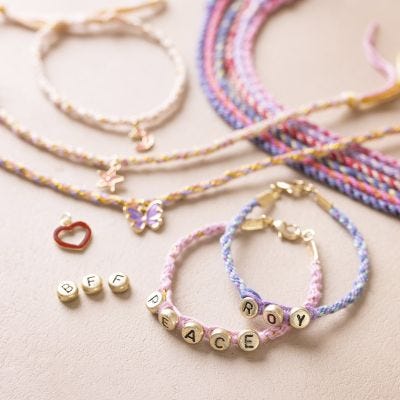 Kit de démarrage DIY : Découvrez comment confectionner des bracelets kumihimo et des porte-clés miniatures