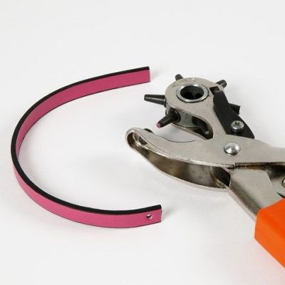 Bracelets en cuir décorés de coutures