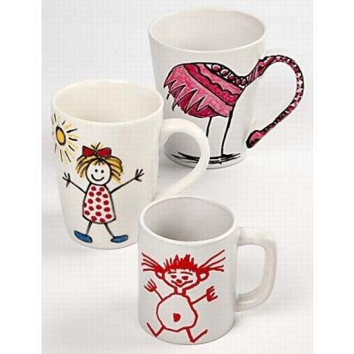 Mugs en porcelaine décorés aux marqueurs