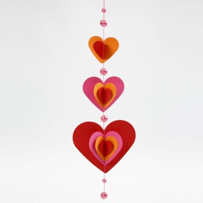 Uro med udstansede og sammensyede hjerter