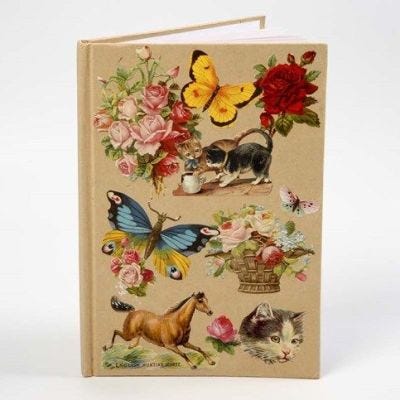 Un Carnet avec un Collage de Découpes Vintage