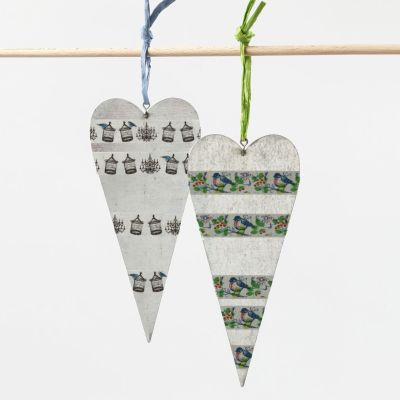 Dekorerede hjerter af zink i papirbast