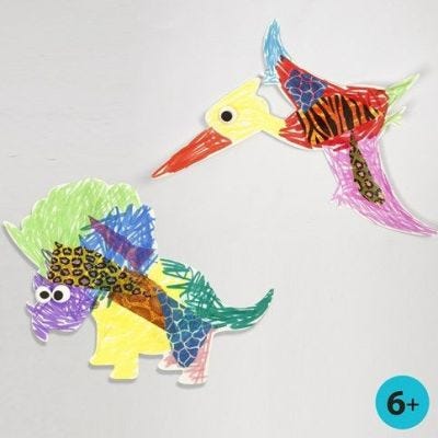 Dinosaures et ptérodactyles en carte blanche, coloriés et décorés