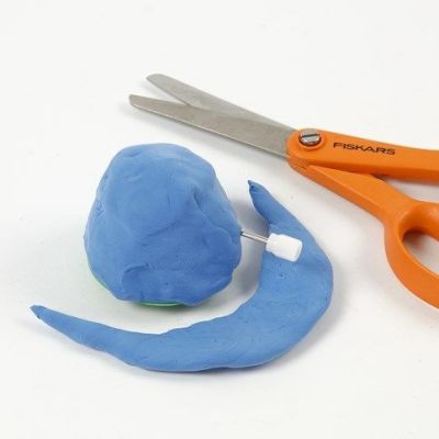 Figurines mobiles fabriqu&eacute;es &agrave; partir de pi&egrave;ces m&eacute;caniques avec de la p&acirc;te Silk Clay