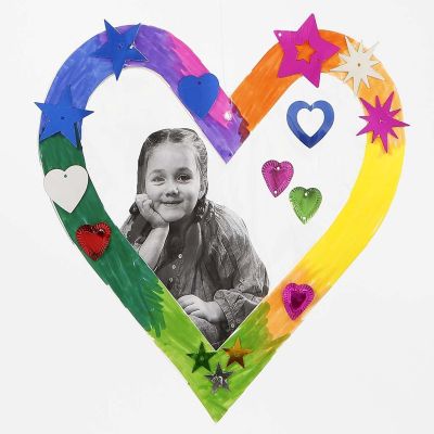 Un cadre de papier cartonné en forme de coeur