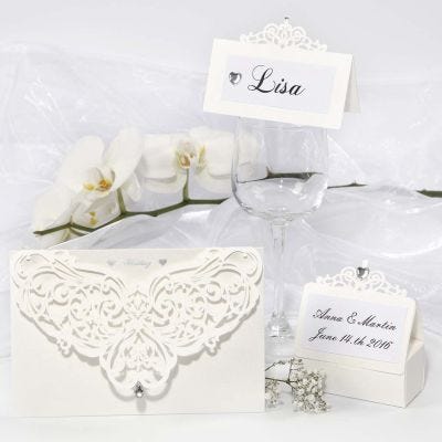 Des cartes de voeux en dentelle décorées