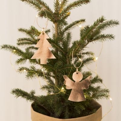 Un ange et un arbre de Noël en papier imitation cuir