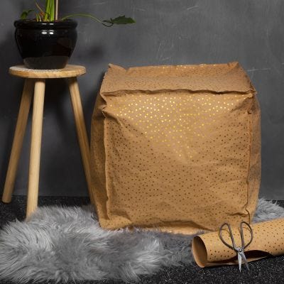 Un pouf en papier imitation cuir rempli de billes de polysytrène