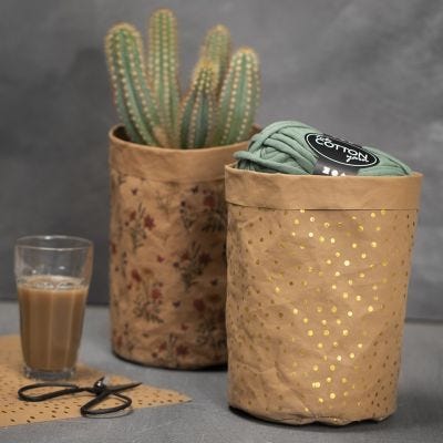 Un sac fait avec du papier imitation cuir à motifs
