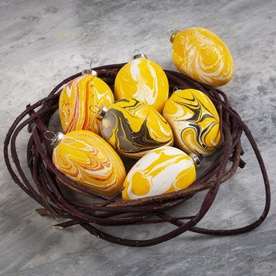 Des oeufs en terre cuite
