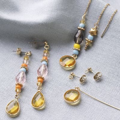 Boucles d'oreilles avec des cabochons comme pendentif