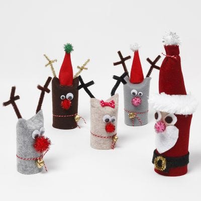 Le père Noël et son renne en tubes de papier cartonné recyclés