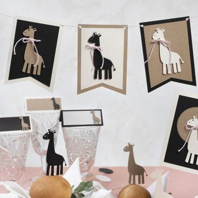 Guirlande avec des girafes perforées