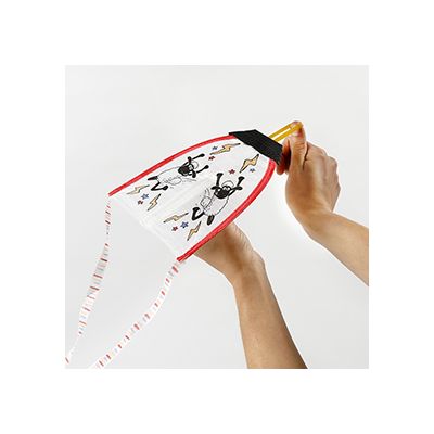 Un avion à lancer Shaun le mouton décoré avec des feutres textiles