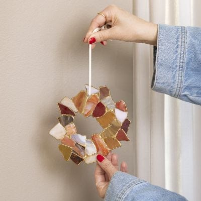 Couronne de verre créée avec la technique du kintsugi