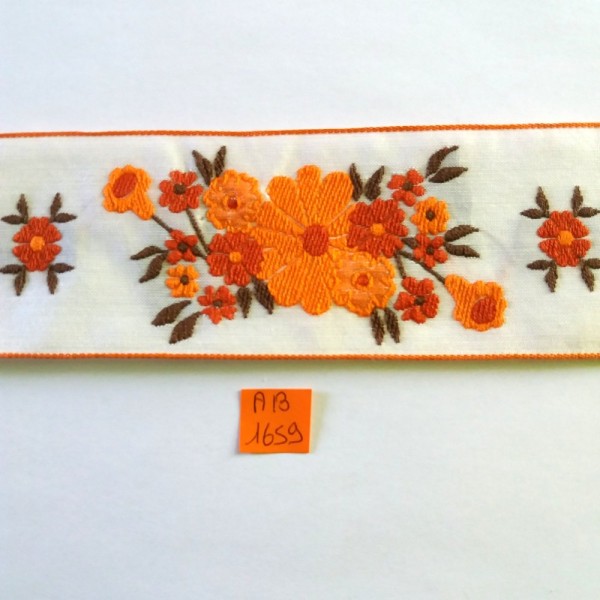 1M de galon tissé - fond blanc et fleur orange - 53mm - 1659AB - Photo n°1